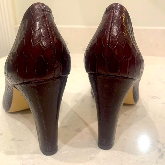 Banana Republic all leather burgundy heels - Picture 3 of 8